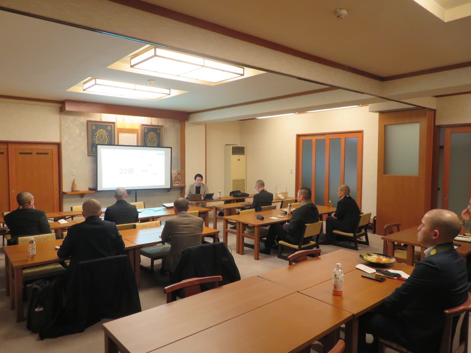 寺院会館で行われたマーケティング研修の様子